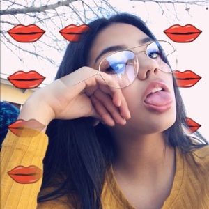 Meet your Posher, Daniela